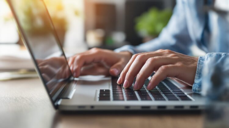 majuscule sur clavier ordinateur portable